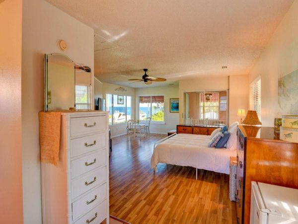 Two Bedroom Vacation Home with Bay Views