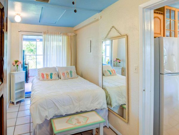 Two Bedroom Vacation Home with Bay Views