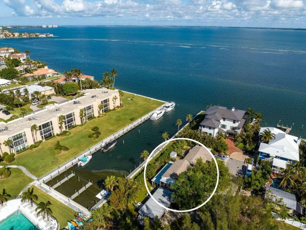 Two Bedroom Vacation Home with Bay Views