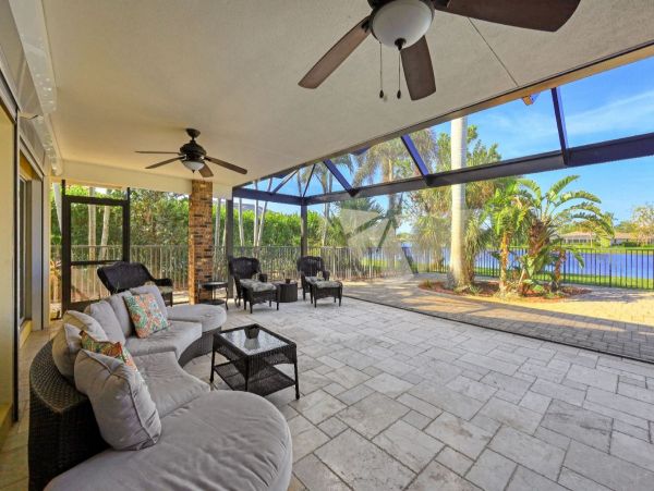 Lakefront Three Bedroom Vacation Home in Naples