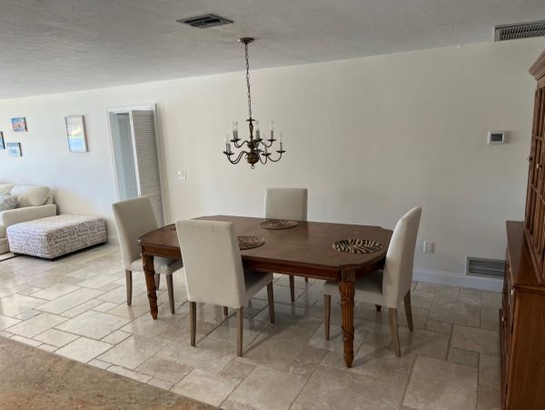 Lakefront Three Bedroom Vacation Home in Naples