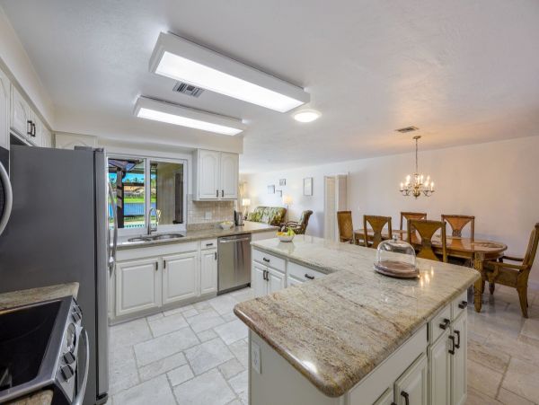 Lakefront Three Bedroom Vacation Home in Naples