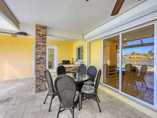 Lakefront Three Bedroom Vacation Home in Naples