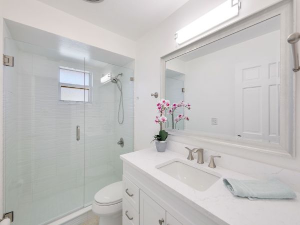 Lakefront Three Bedroom Vacation Home in Naples