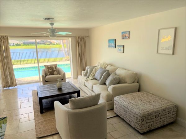 Lakefront Three Bedroom Vacation Home in Naples