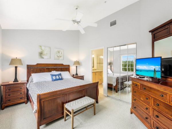 Naples Vacation Condo Two Bedroom + Den