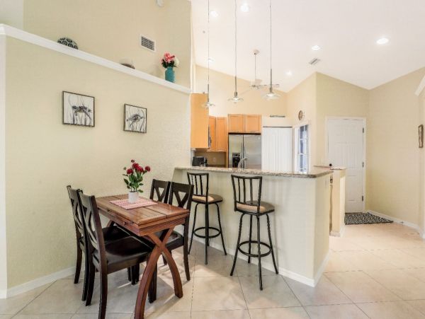 Naples Vacation Condo Two Bedroom + Den