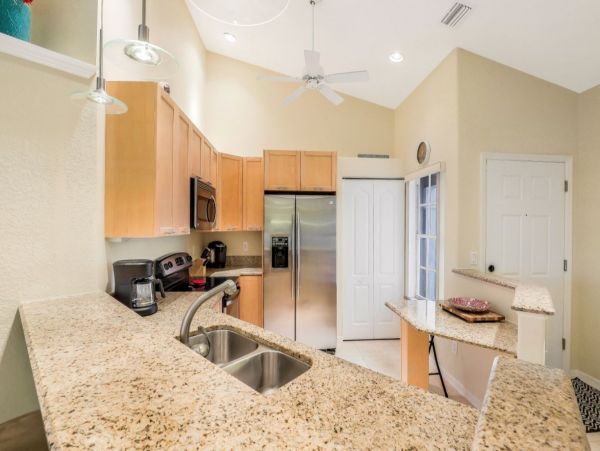 Naples Vacation Condo Two Bedroom + Den