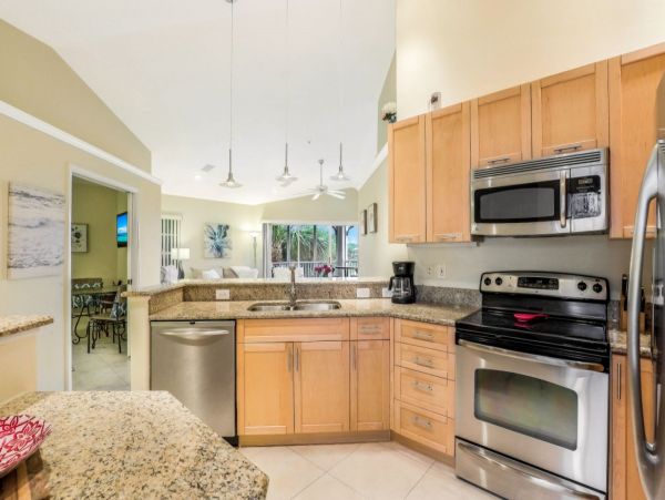 Naples Vacation Condo Two Bedroom + Den
