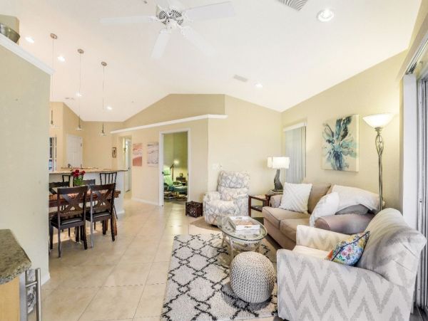 Naples Vacation Condo Two Bedroom + Den