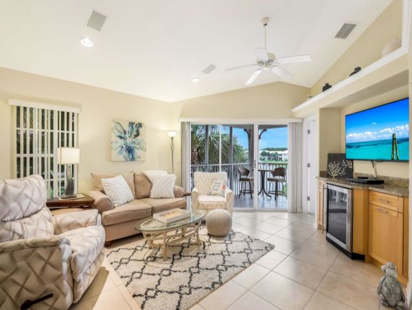 Naples Vacation Condo Two Bedroom + Den