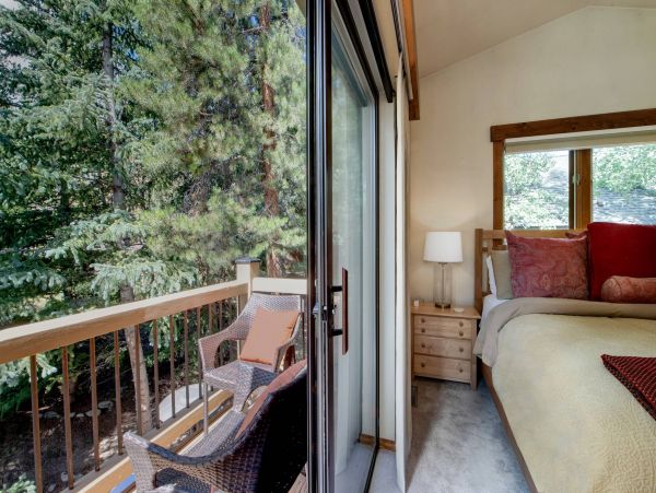 3 plus Den Townhome Under 150 yards to slopes