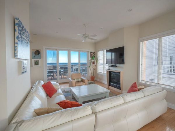 Oceanfront Vacation Home in West Hamptons Sleeps 20 Guests