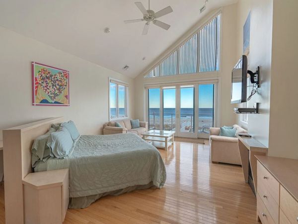 Oceanfront Vacation Home in West Hamptons Sleeps 20 Guests