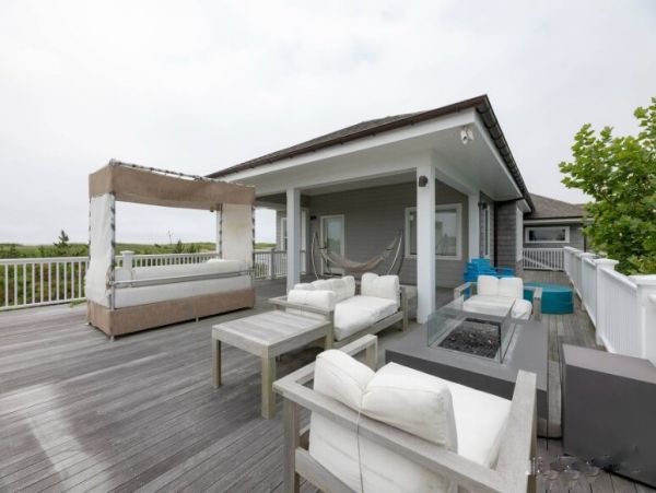 Amagansett Vacation Home Walk to Beach Six Bedroom