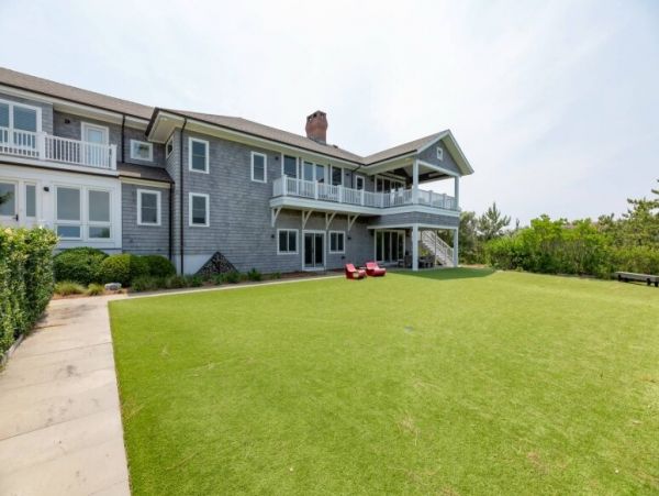 Amagansett Vacation Home Walk to Beach Six Bedroom