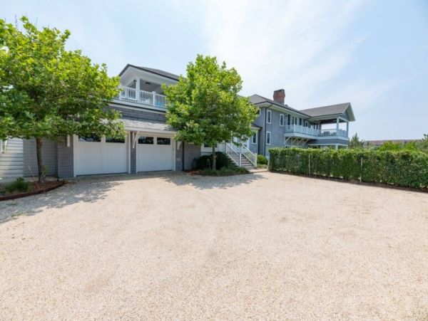 Amagansett Vacation Home Walk to Beach Six Bedroom