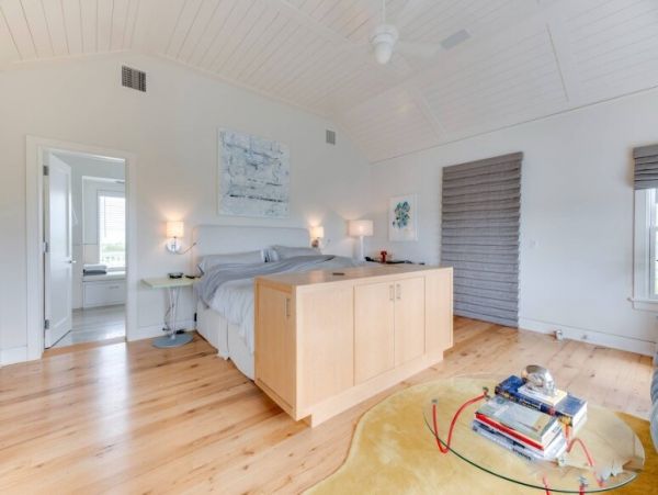 Amagansett Vacation Home Walk to Beach Six Bedroom