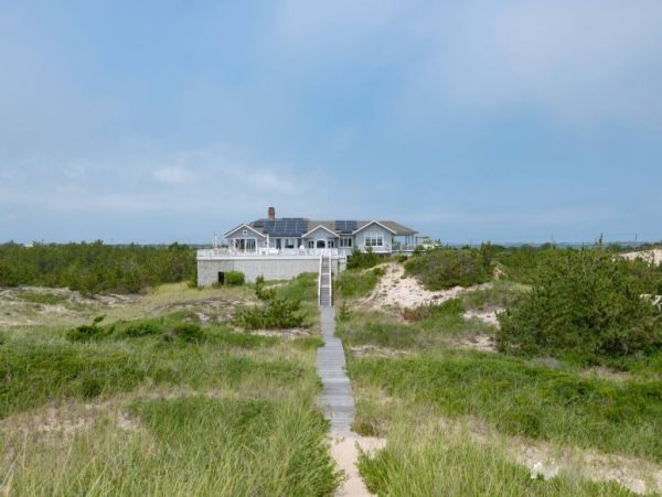 Amagansett Vacation Home Walk to Beach Six Bedroom
