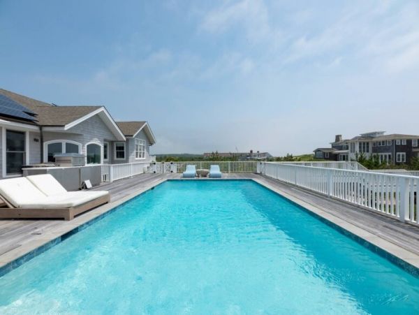 Amagansett Vacation Home Walk to Beach Six Bedroom