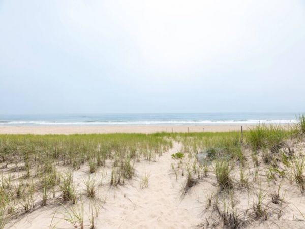 Amagansett Vacation Home Walk to Beach Six Bedroom