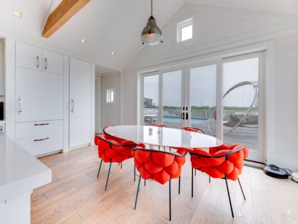 Amagansett Vacation Home Walk to Beach Six Bedroom