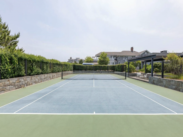 Amagansett Vacation Home Walk to Beach Six Bedroom