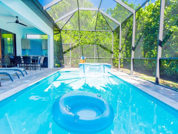 Naples 4 Bedroom Pool Home Sleeps 8 Guests