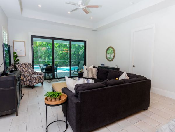 Naples 4 Bedroom Pool Home Sleeps 8 Guests