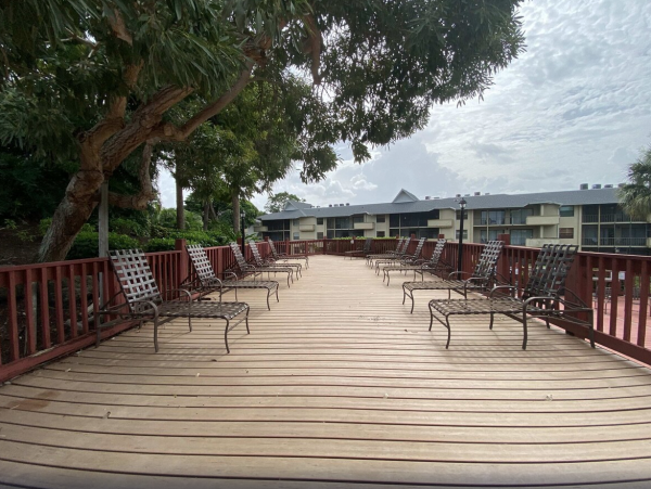 Naples 2 Bedroom Condo with Pool, Spa, Gym & Grill Area