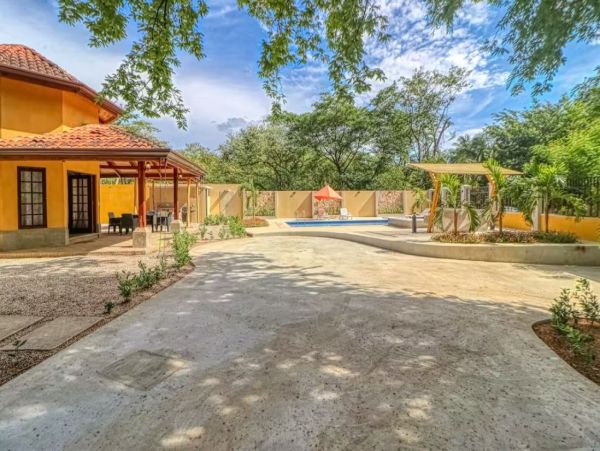 Beach Villa with Private Pool & Spa Sleeps 8 Guests