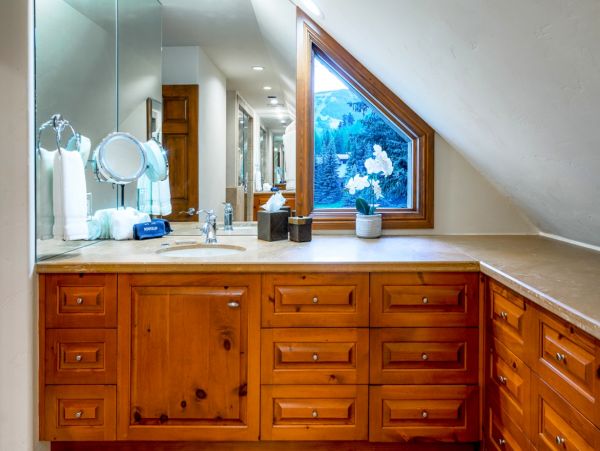 Luxury Vacation Home in Beaver Creek Ski in - Ski out 10 Guests