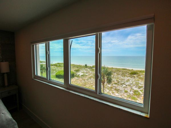 Beautiful Beachfront Vacation Condo Sleeps 6