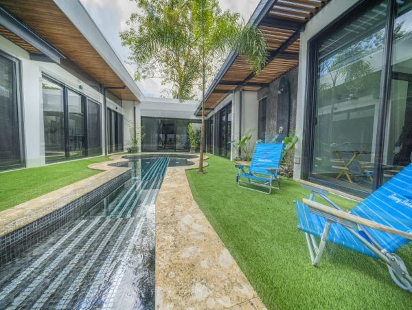 Costa Rica Contemporary 4 Bedroom Home with Pool