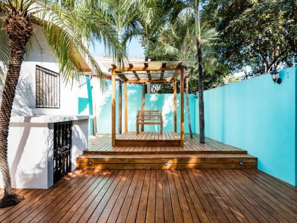 Beach Home with Pool Perfect for Relaxing Sleeps Eight Guests