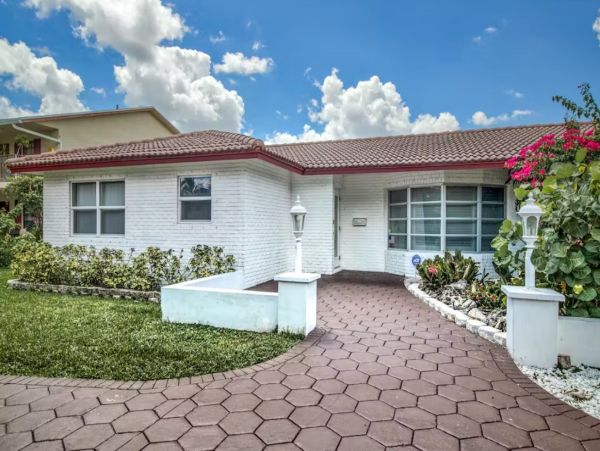 Deerfield Beach Luxury Three Bedroom Vacation Home