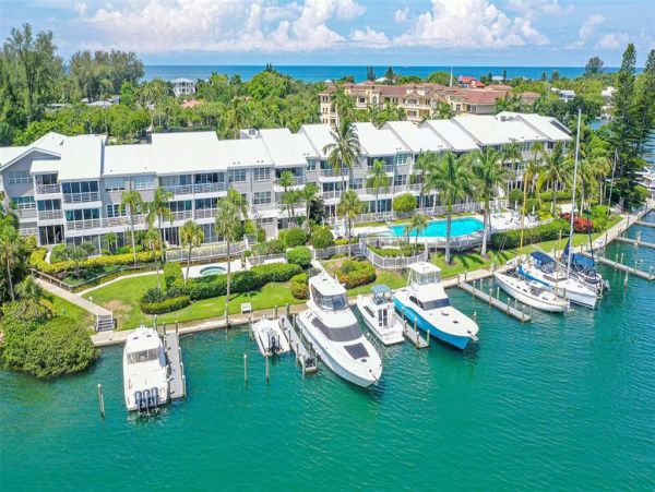 Walk to Beach Two Bedroom Vacation Condo in Longboat Key