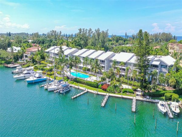Walk to Beach Two Bedroom Vacation Condo in Longboat Key