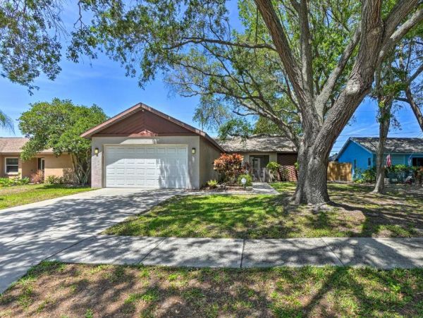 Clearwater Vacation Home Three Bedroom with Spa