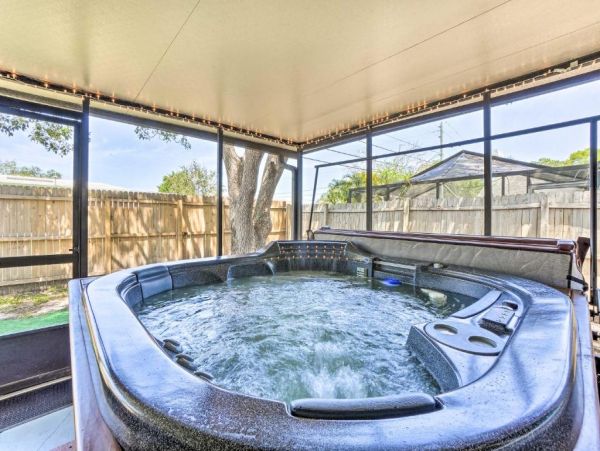 Clearwater Vacation Home Three Bedroom with Spa