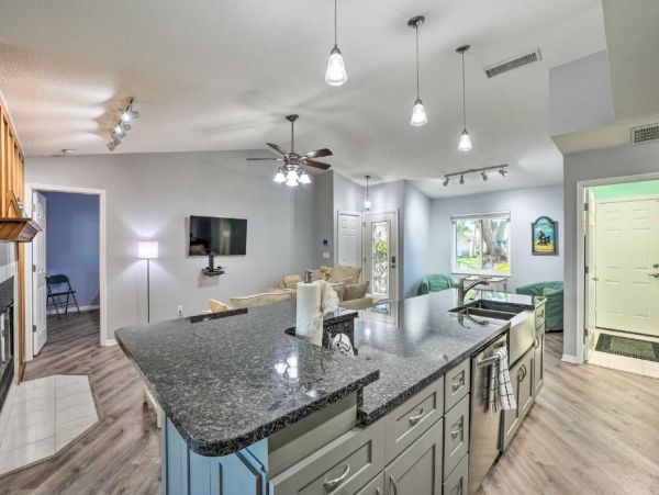 Clearwater Vacation Home Three Bedroom with Spa