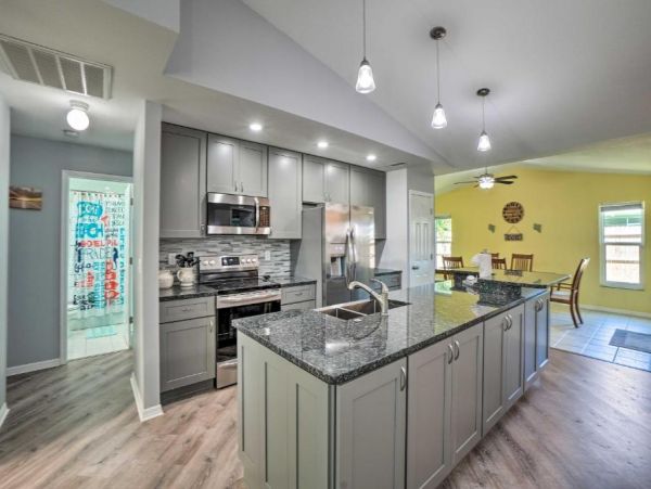 Clearwater Vacation Home Three Bedroom with Spa