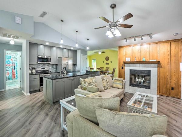 Clearwater Vacation Home Three Bedroom with Spa