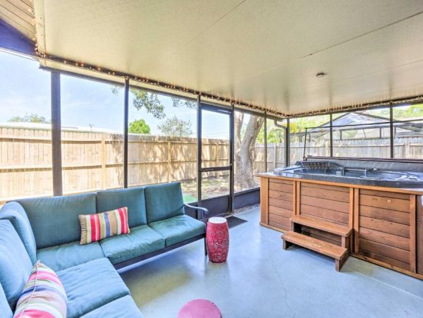 Clearwater Vacation Home Three Bedroom with Spa
