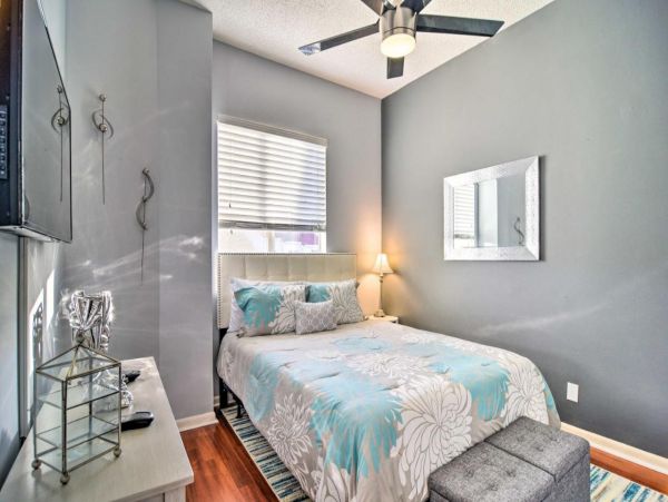 Charming 2 Bedroom Condo Sleeps 6 Guests in St. Petersburg