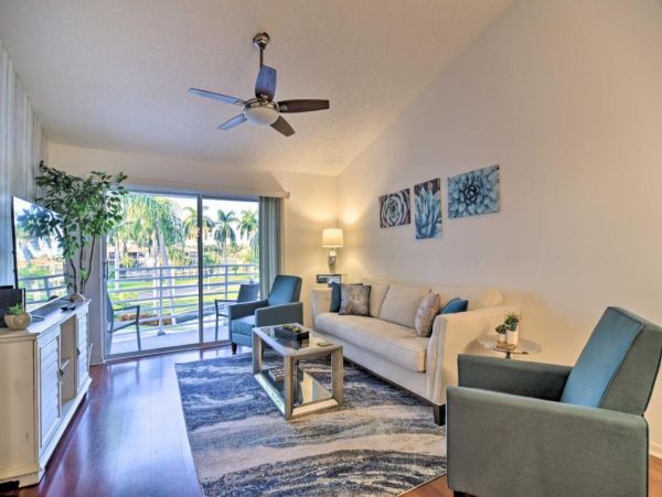 Charming 2 Bedroom Condo Sleeps 6 Guests in St. Petersburg