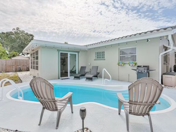 Just Delightful Clearwater Two Bedroom Cottage with Private Pool