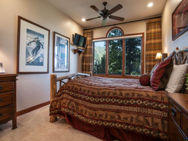 Bedroom 3 with queen bed, mounted 28' flat screen TV, ceiling fan and en suite bath.