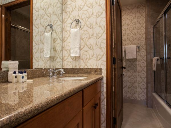 Bedroom 3 en suite bath with single vanity and private tub/shower.