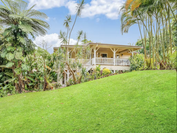 Holualoa Island Home with Hot Tub, Decks & Beach Nearby
